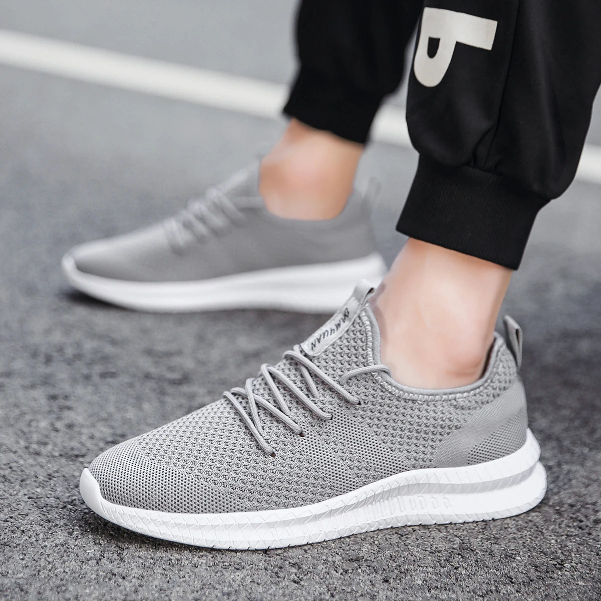 2022 Men’s Fashion Sneakers – Breathable & Lightweight